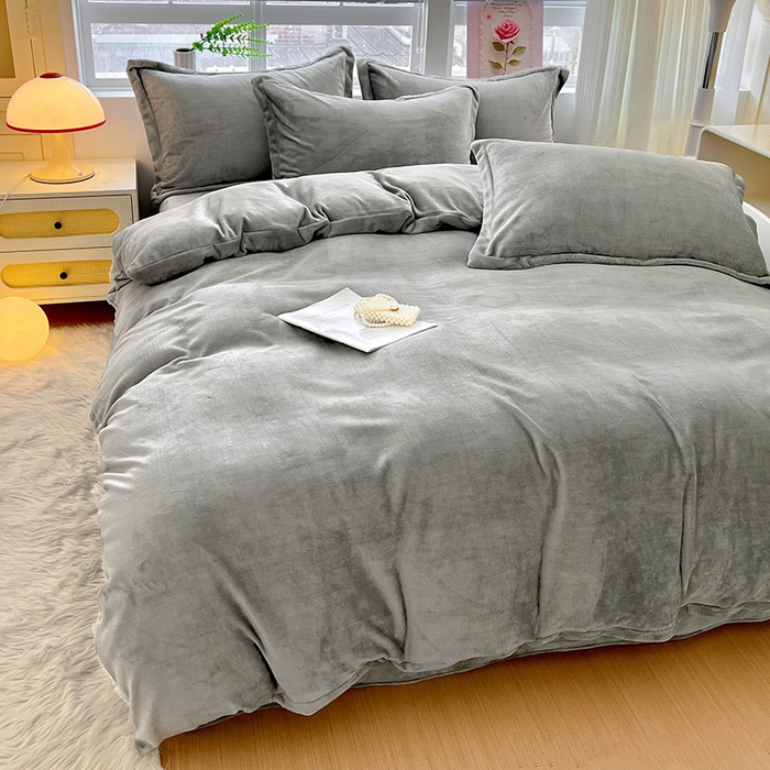 91家纺网 家纺一手货源 找家纺 富馨莱 2025新款牛奶绒纯色双拼四件套 绅士灰