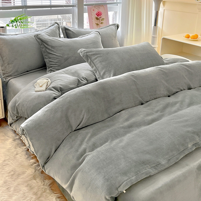 91家纺网 家纺一手货源 找家纺 富馨莱 2025新款牛奶绒纯色双拼四件套 绅士灰