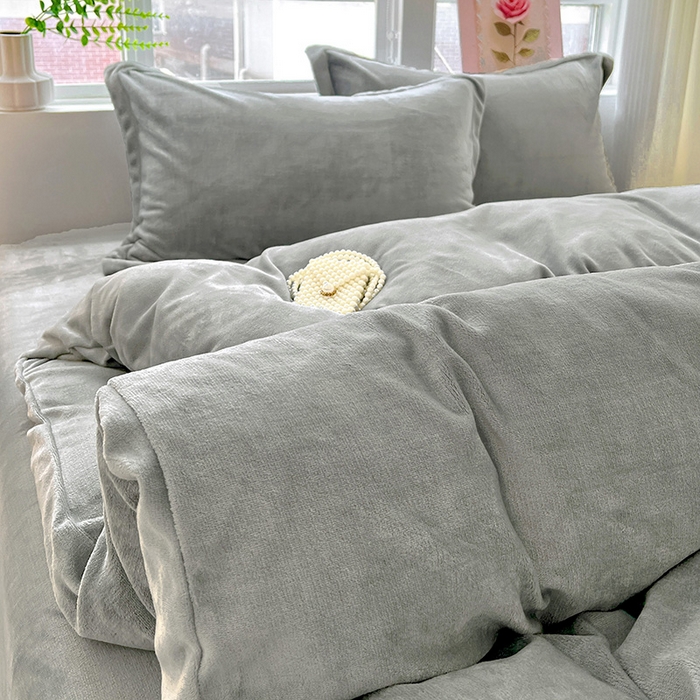 91家纺网 家纺一手货源 找家纺 富馨莱 2025新款牛奶绒纯色双拼四件套 绅士灰