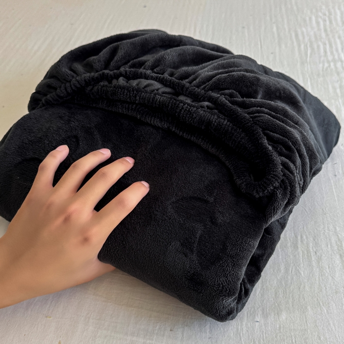 91家纺网 家纺一手货源 找家纺 （总）三悦四季 2025新款200克加厚牛奶绒剪花床笠跨境直播爆款