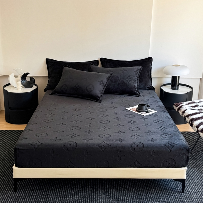 91家纺网 家纺一手货源 找家纺 （总）三悦四季 2025新款200克加厚牛奶绒剪花床笠跨境直播爆款