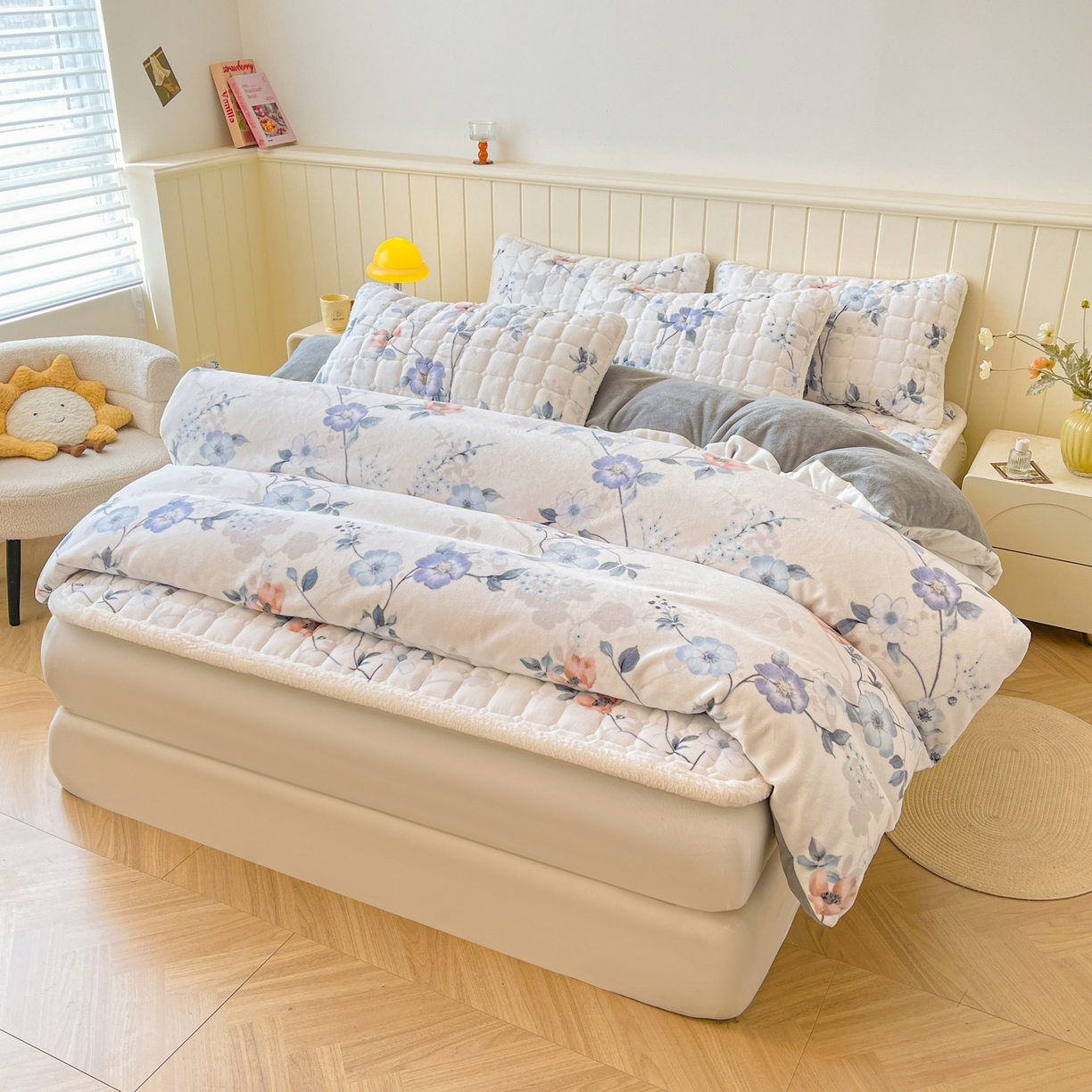 91家纺网 家纺一手货源 找家纺 LIFE.丽芙 2025秋冬新款A类牛奶绒加厚夹棉床褥垫+被套组合四件套 司藤