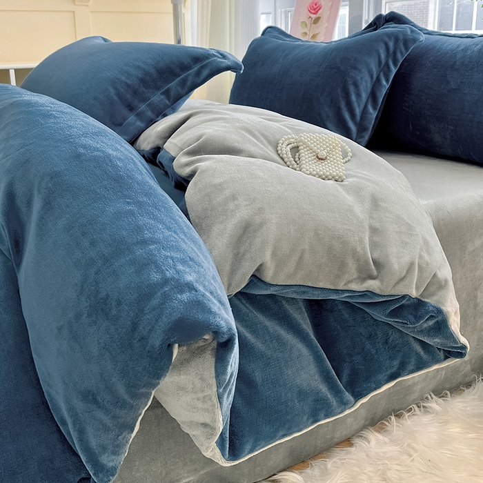 91家纺网 家纺一手货源 找家纺 富馨莱 2025新款牛奶绒纯色双拼四件套 双拼宝石蓝+绅士灰