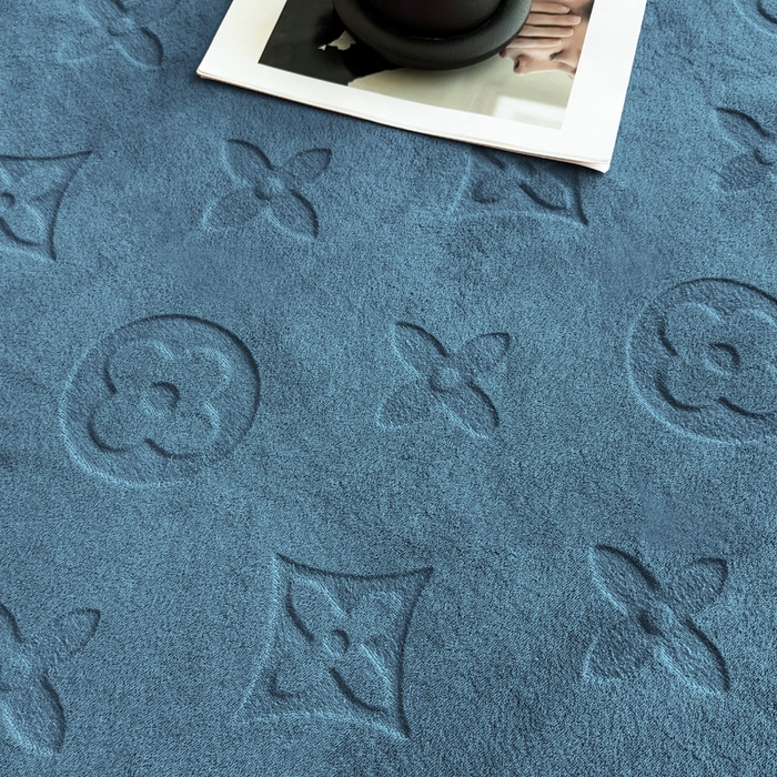 91家纺网 家纺一手货源 找家纺 2025新款200克加厚牛奶绒剪花床笠跨境直播爆款  宝石蓝