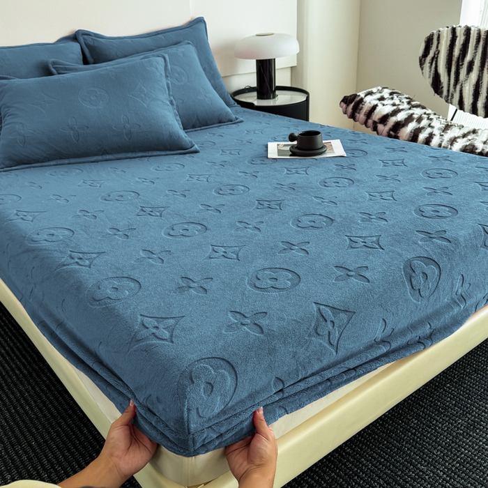 2025新款200克加厚牛奶绒剪花床笠跨境直播爆款  宝石蓝