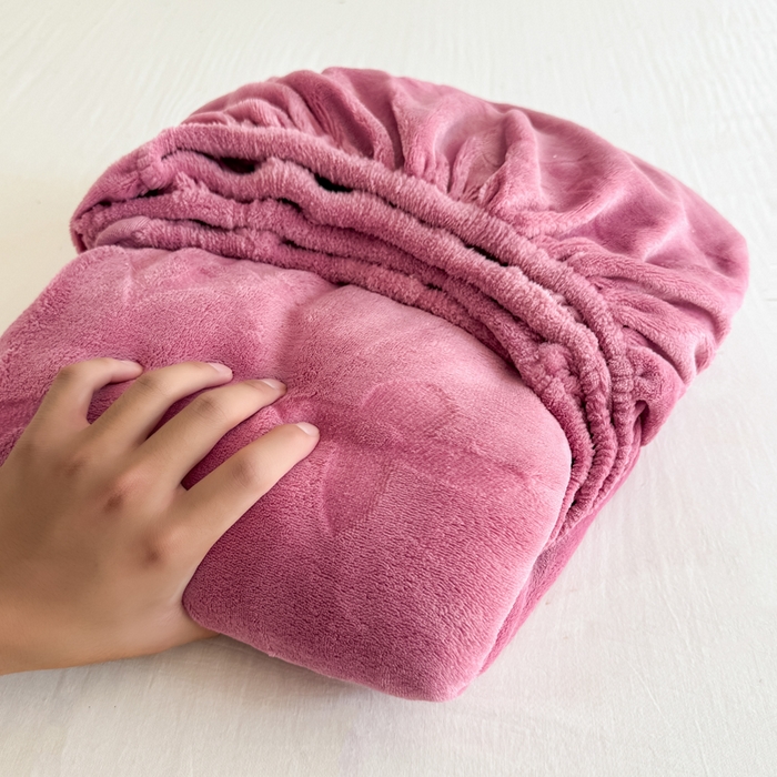 91家纺网 家纺一手货源 找家纺 2025新款200克加厚牛奶绒剪花床笠跨境直播爆款  豆沙