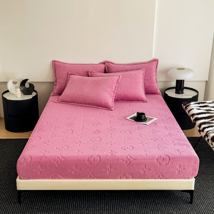 91家纺网 家纺一手货源 找家纺 2025新款200克加厚牛奶绒剪花床笠跨境直播爆款  豆沙