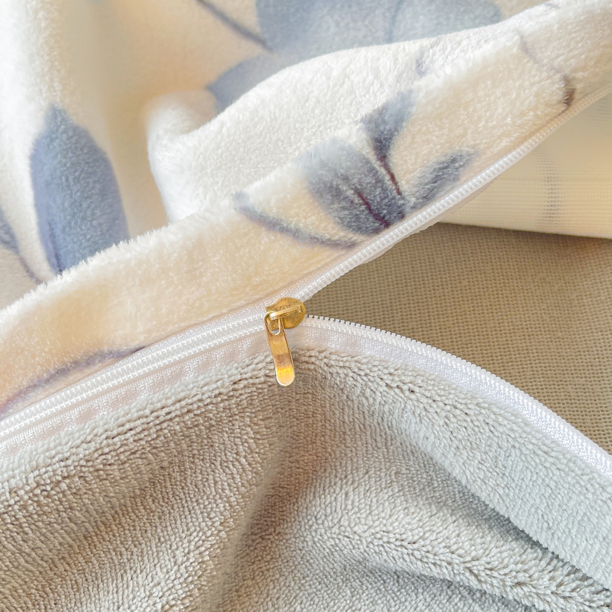 91家纺网 家纺一手货源 找家纺 LIFE.丽芙 2025秋冬新款A类牛奶绒加厚夹棉床褥垫+被套组合四件套 司藤