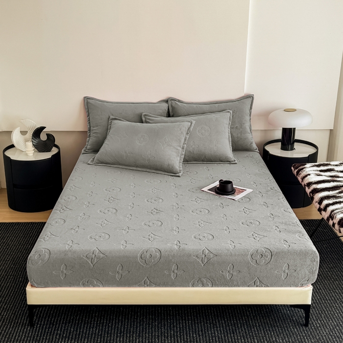 91家纺网 家纺一手货源 找家纺 2025新款200克加厚牛奶绒剪花床笠跨境直播爆款  高级灰