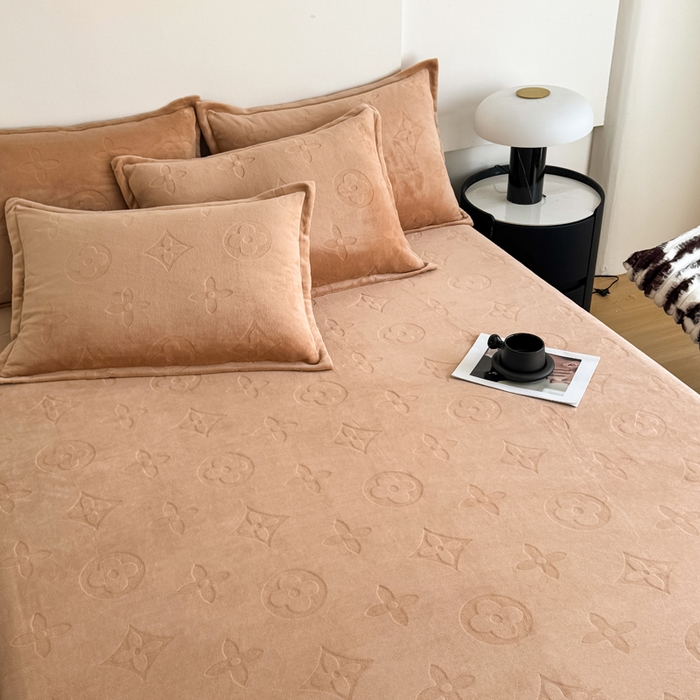 91家纺网 家纺一手货源 找家纺 2025新款200克加厚牛奶绒剪花床笠跨境直播爆款  卡其