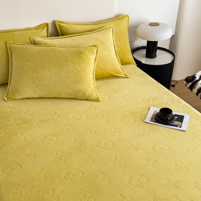 91家纺网 家纺一手货源 找家纺 2025新款200克加厚牛奶绒剪花床笠跨境直播爆款  抹茶绿