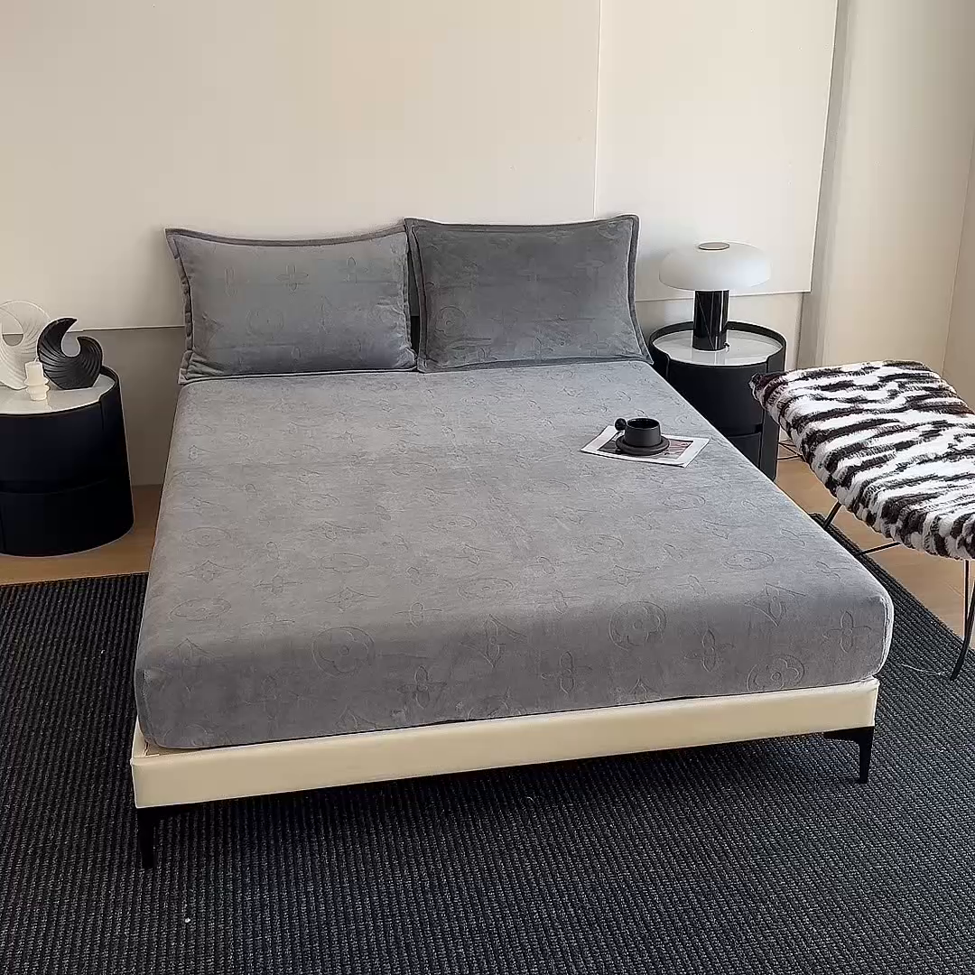 91家纺网 家纺一手货源 找家纺 2025新款200克加厚牛奶绒剪花床笠跨境直播爆款  高级灰