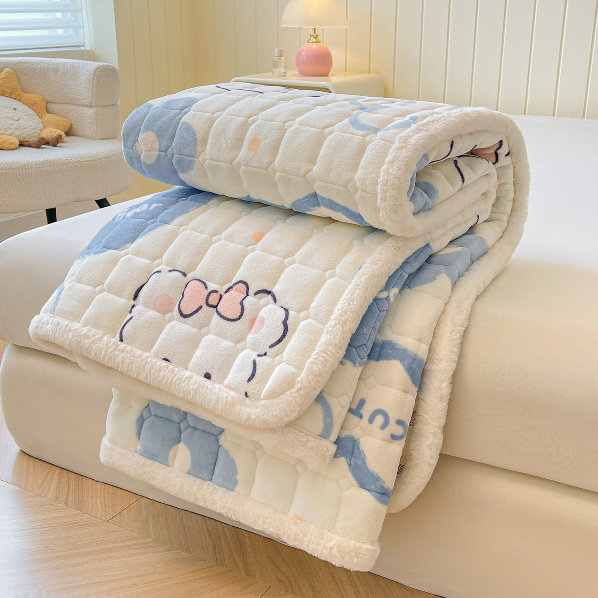 91家纺网 家纺一手货源 找家纺 LIFE.丽芙 2025秋冬新款A类牛奶绒加厚夹棉床褥垫+被套组合四件套 爱心小宠-蓝