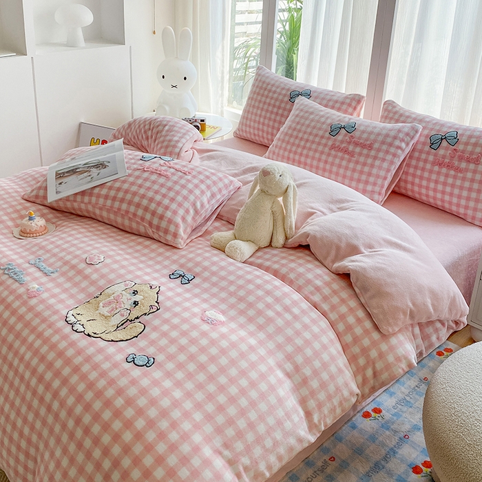 91家纺网 家纺一手货源 找家纺 茉礼 2025新款A类卡通加厚毛巾绣牛奶绒四件套 布偶猫