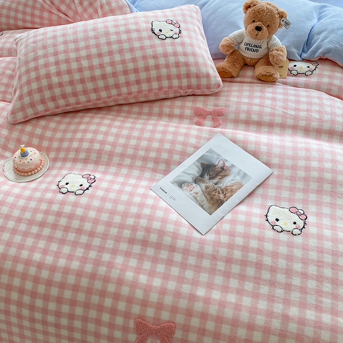 91家纺网 家纺一手货源 找家纺 茉礼 2025新款A类卡通加厚毛巾绣牛奶绒四件套 粉格kt