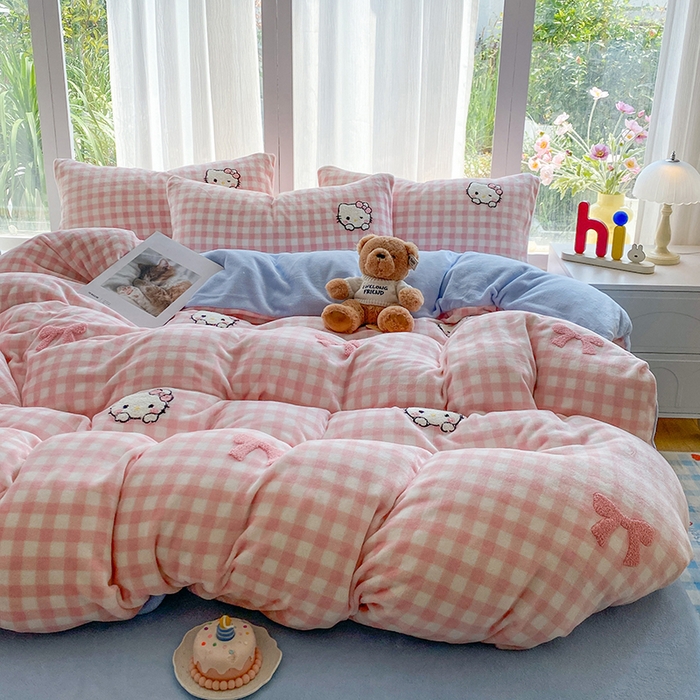 91家纺网 家纺一手货源 找家纺 茉礼 2025新款A类卡通加厚毛巾绣牛奶绒四件套 粉格kt