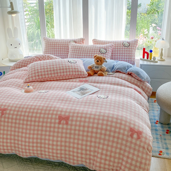 91家纺网 家纺一手货源 找家纺 茉礼 2025新款A类卡通加厚毛巾绣牛奶绒四件套 粉格kt