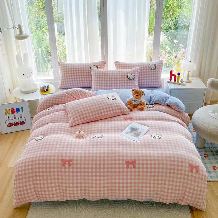 91家纺网 家纺一手货源 找家纺 茉礼 2025新款A类卡通加厚毛巾绣牛奶绒四件套 粉格kt