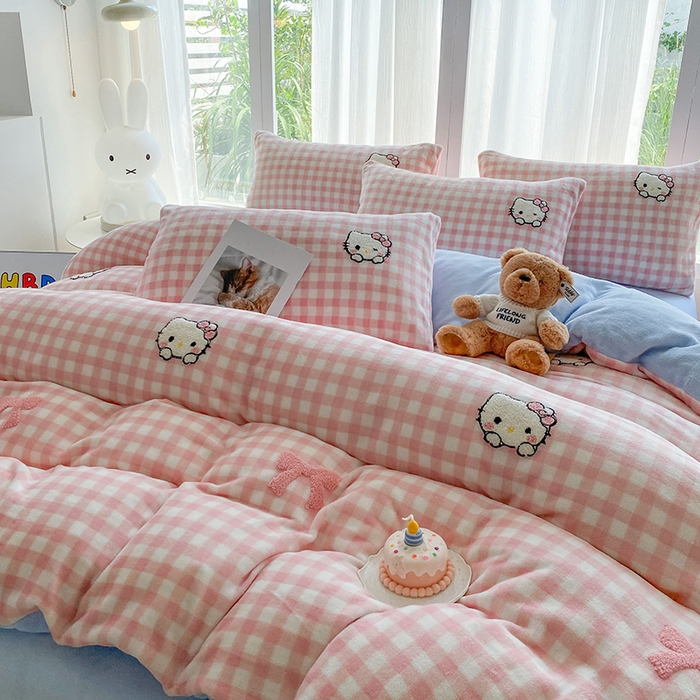 91家纺网 家纺一手货源 找家纺 茉礼 2025新款A类卡通加厚毛巾绣牛奶绒四件套 粉格kt