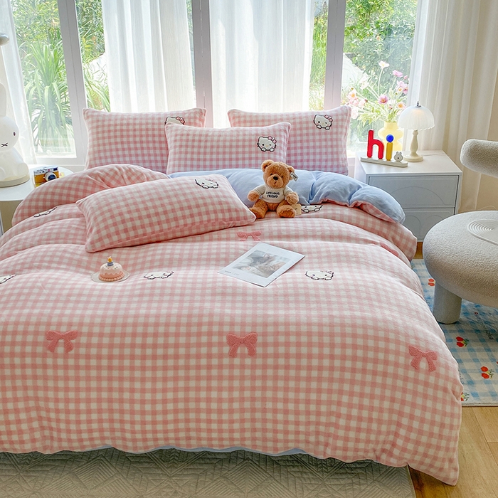 91家纺网 家纺一手货源 找家纺 茉礼 2025新款A类卡通加厚毛巾绣牛奶绒四件套 粉格kt