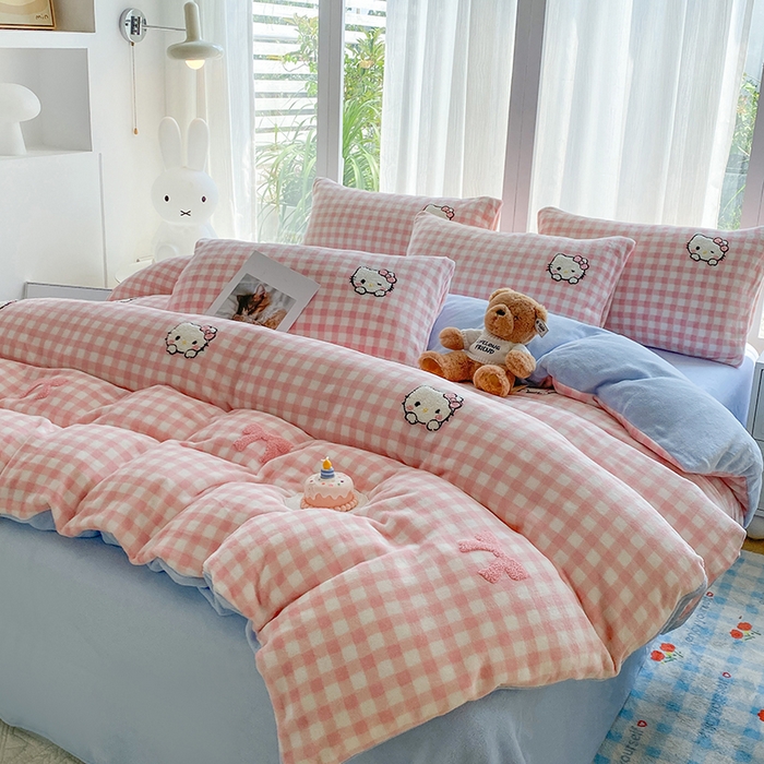 91家纺网 家纺一手货源 找家纺 茉礼 2025新款A类卡通加厚毛巾绣牛奶绒四件套 粉格kt