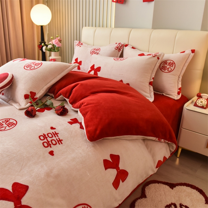 91家纺网 家纺一手货源 找家纺 曲之慕 2025新款高克重牛奶绒简约婚庆四件套 蝶爱