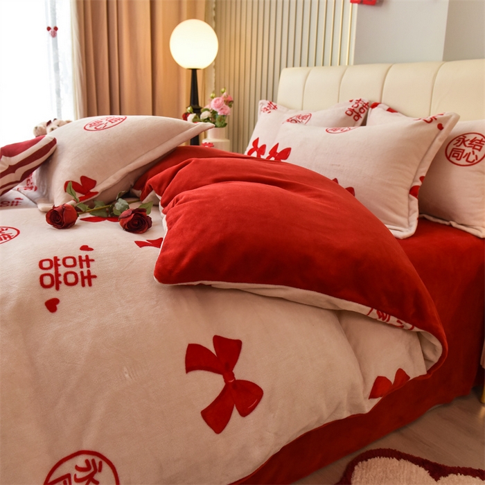 91家纺网 家纺一手货源 找家纺 曲之慕 2025新款高克重牛奶绒简约婚庆四件套 蝶爱