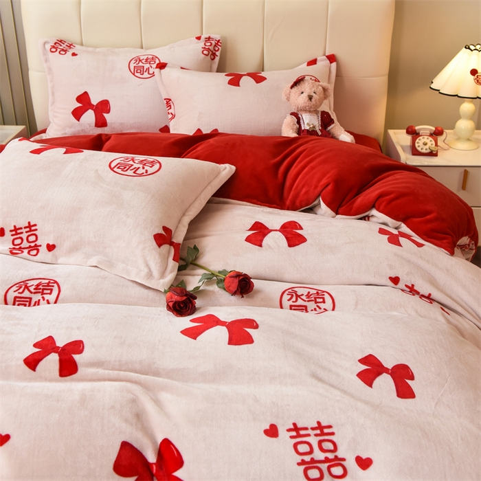 91家纺网 家纺一手货源 找家纺 曲之慕 2025新款高克重牛奶绒简约婚庆四件套 蝶爱