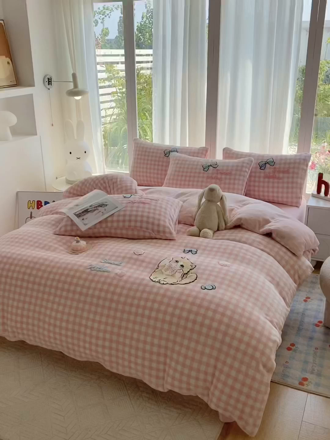 91家纺网 家纺一手货源 找家纺 茉礼 2025新款A类卡通加厚毛巾绣牛奶绒四件套 布偶猫