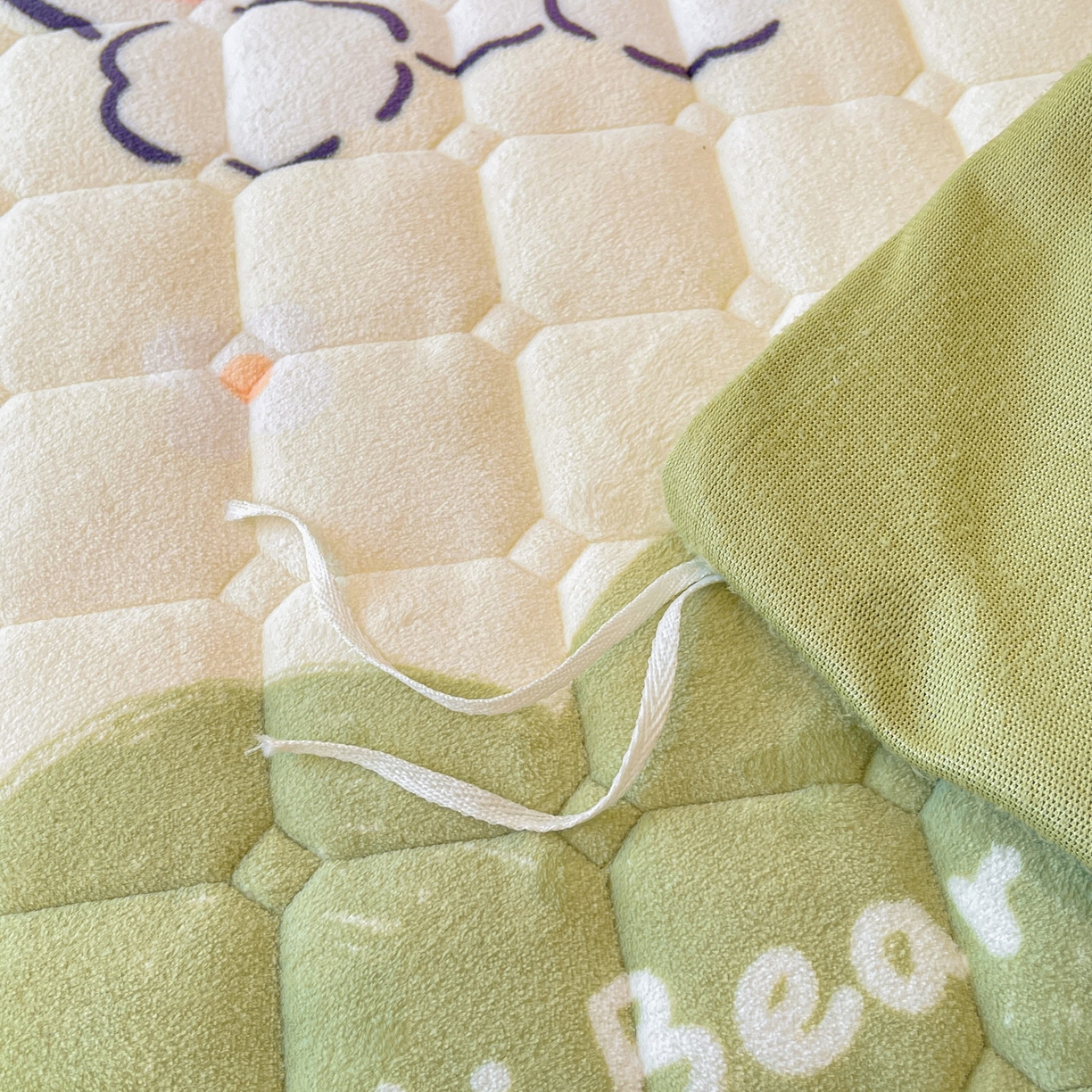 91家纺网 家纺一手货源 找家纺 LIFE.丽芙 2025秋冬新款A类牛奶绒加厚夹棉床褥垫+被套组合四件套 爱心小宠-绿