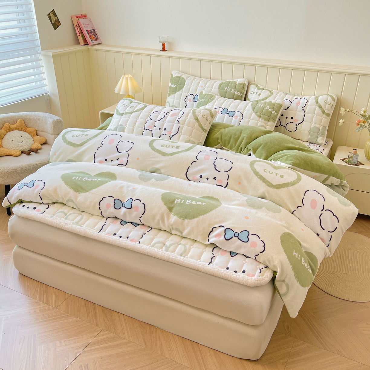 91家纺网 家纺一手货源 找家纺 LIFE.丽芙 2025秋冬新款A类牛奶绒加厚夹棉床褥垫+被套组合四件套 爱心小宠-绿