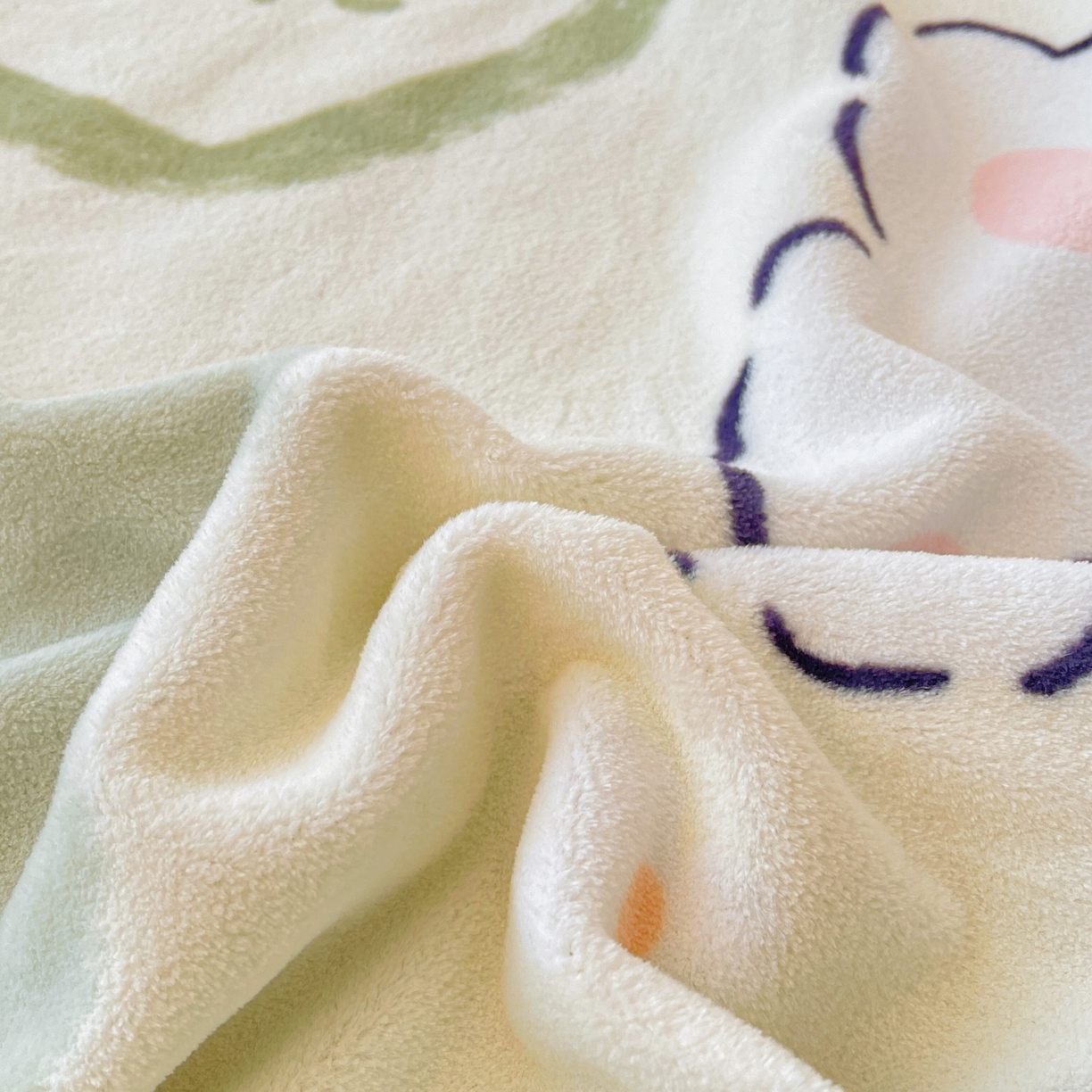 91家纺网 家纺一手货源 找家纺 LIFE.丽芙 2025秋冬新款A类牛奶绒加厚夹棉床褥垫+被套组合四件套 爱心小宠-绿