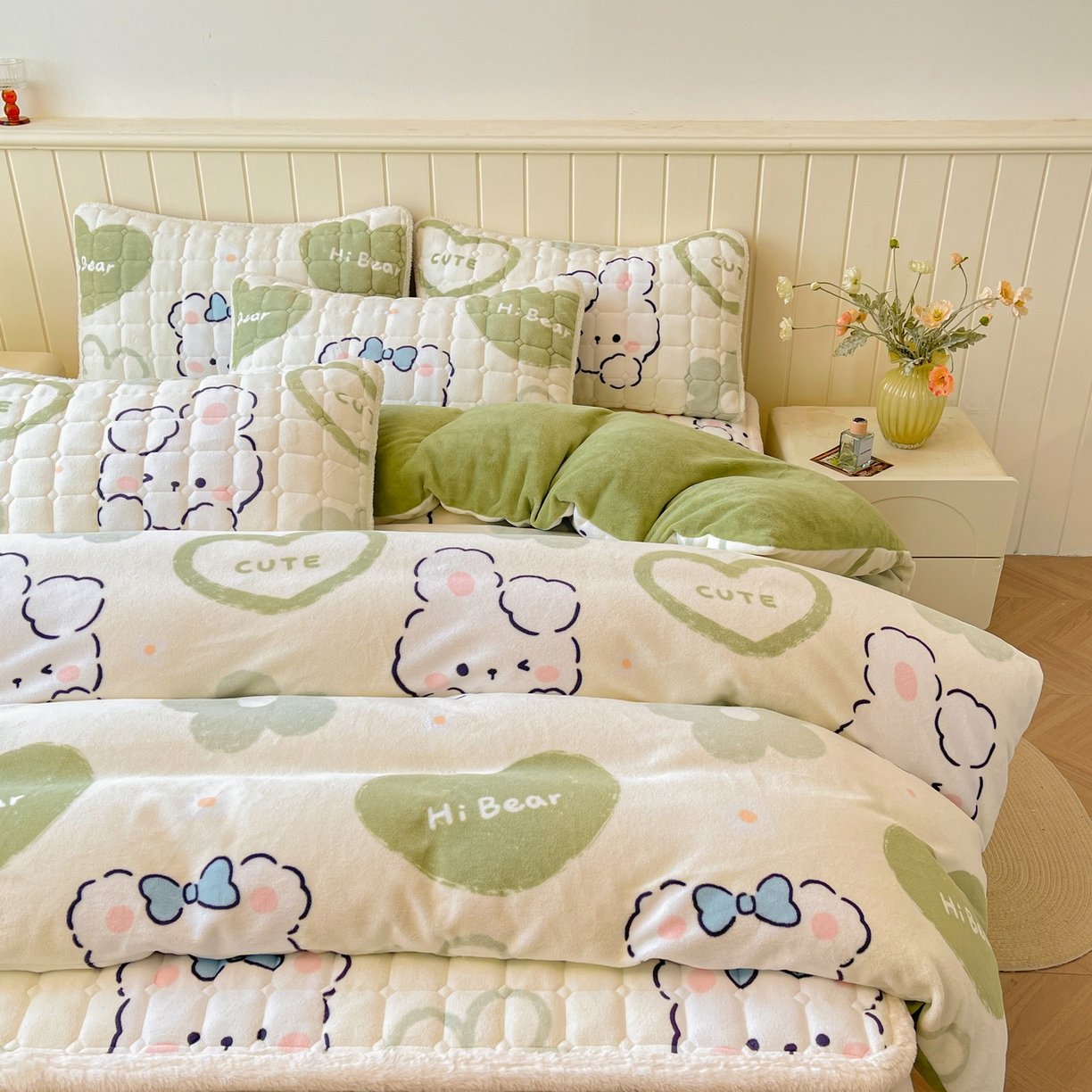 91家纺网 家纺一手货源 找家纺 LIFE.丽芙 2025秋冬新款A类牛奶绒加厚夹棉床褥垫+被套组合四件套 爱心小宠-绿