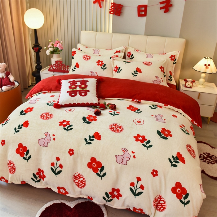 91家纺网 家纺一手货源 找家纺 曲之慕 2025新款高克重牛奶绒简约婚庆四件套 花房喜事