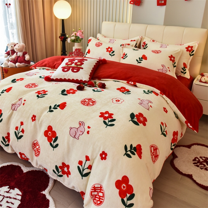 91家纺网 家纺一手货源 找家纺 曲之慕 2025新款高克重牛奶绒简约婚庆四件套 花房喜事