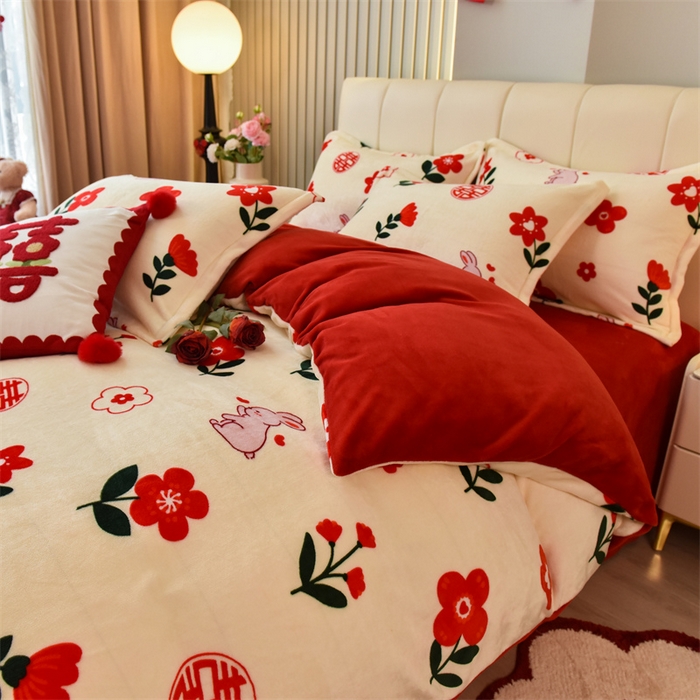 91家纺网 家纺一手货源 找家纺 曲之慕 2025新款高克重牛奶绒简约婚庆四件套 花房喜事