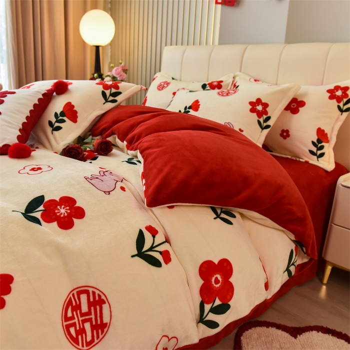 91家纺网 家纺一手货源 找家纺 曲之慕 2025新款高克重牛奶绒简约婚庆四件套 花房喜事