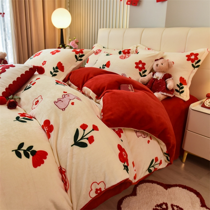 91家纺网 家纺一手货源 找家纺 曲之慕 2025新款高克重牛奶绒简约婚庆四件套 花房喜事