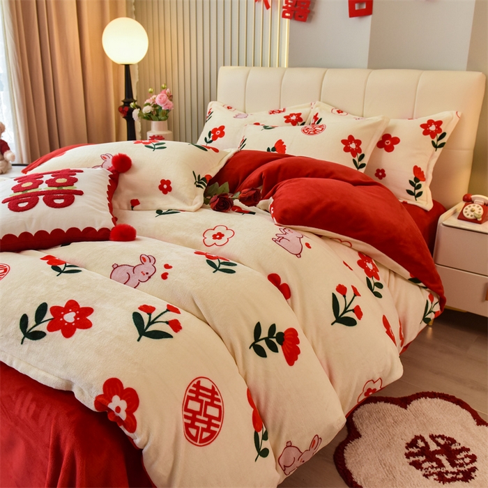 91家纺网 家纺一手货源 找家纺 曲之慕 2025新款高克重牛奶绒简约婚庆四件套 花房喜事