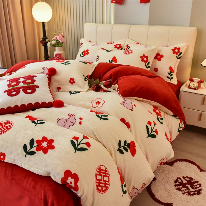 91家纺网 家纺一手货源 找家纺 曲之慕 2025新款高克重牛奶绒简约婚庆四件套 花房喜事