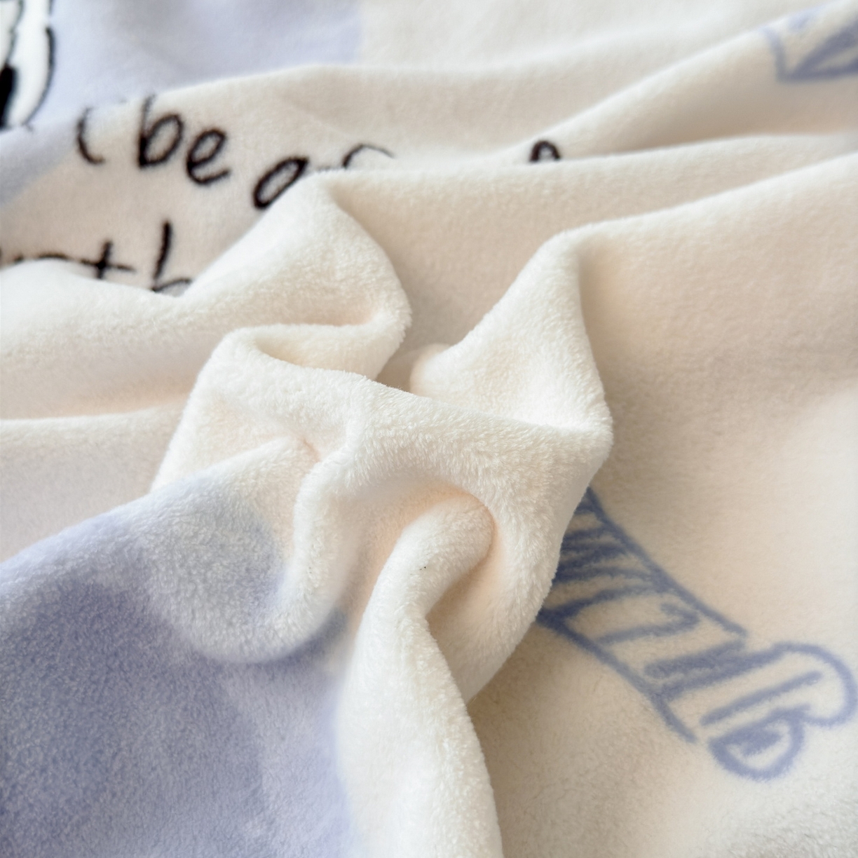 91家纺网 家纺一手货源 找家纺 LIFE.丽芙 2025秋冬新款A类牛奶绒加厚夹棉床褥垫+被套组合四件套 幸运狗