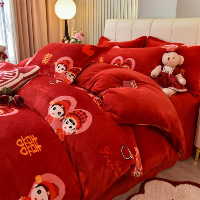 91家纺网 家纺一手货源 找家纺 曲之慕 2025新款高克重牛奶绒简约婚庆四件套 浪漫满屋