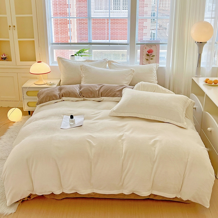 富馨莱 2025新款牛奶绒纯色双拼四件套 双拼奶昔白+焦糖