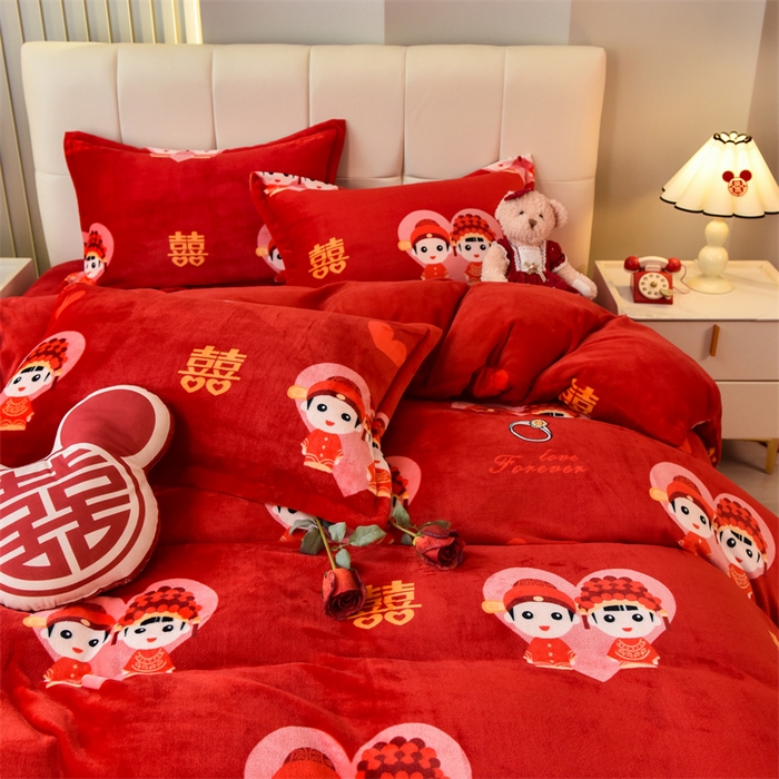 91家纺网 家纺一手货源 找家纺 曲之慕 2025新款高克重牛奶绒简约婚庆四件套 浪漫满屋