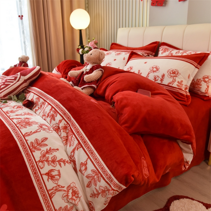 91家纺网 家纺一手货源 找家纺 曲之慕 2025新款高克重牛奶绒简约婚庆四件套 千喜