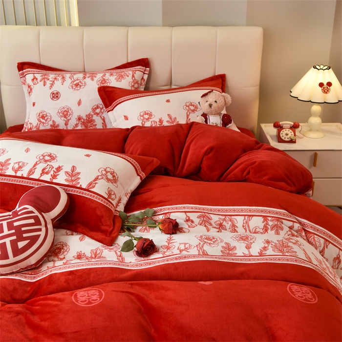 91家纺网 家纺一手货源 找家纺 曲之慕 2025新款高克重牛奶绒简约婚庆四件套 千喜