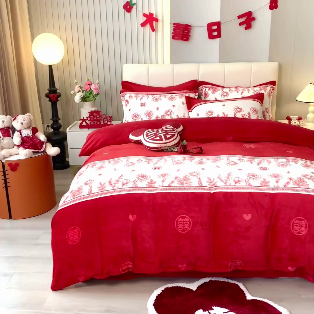 91家纺网 家纺一手货源 找家纺 曲之慕 2025新款高克重牛奶绒简约婚庆四件套 千喜