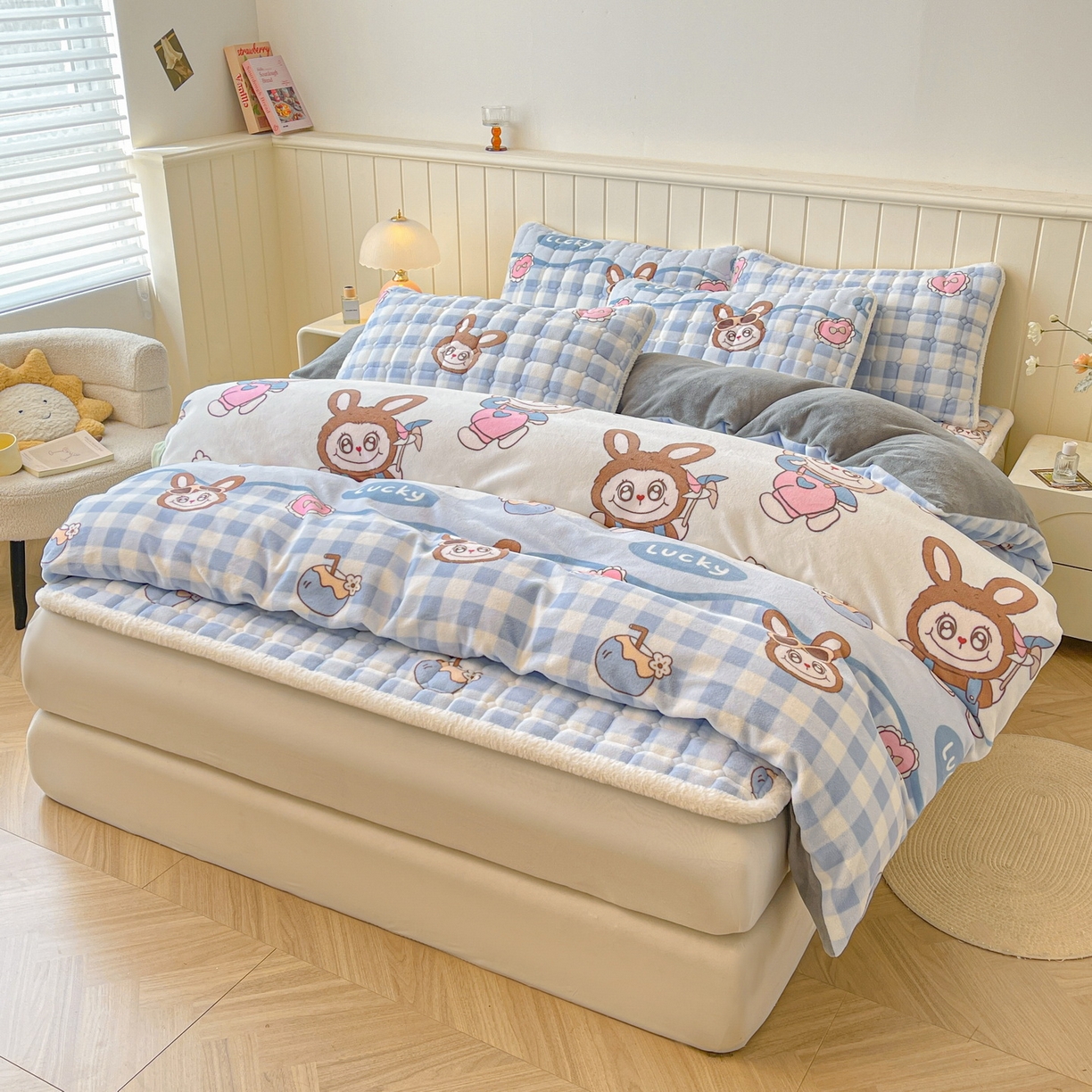 91家纺网 家纺一手货源 找家纺 LIFE.丽芙 2025秋冬新款A类牛奶绒加厚夹棉床褥垫+被套组合四件套 布布乐园