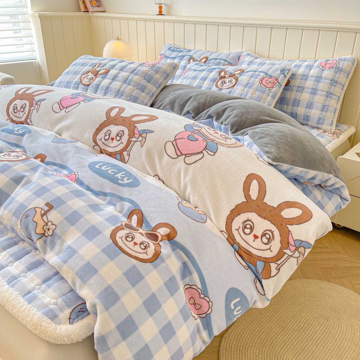 91家纺网 家纺一手货源 找家纺 LIFE.丽芙 2025秋冬新款A类牛奶绒加厚夹棉床褥垫+被套组合四件套 布布乐园