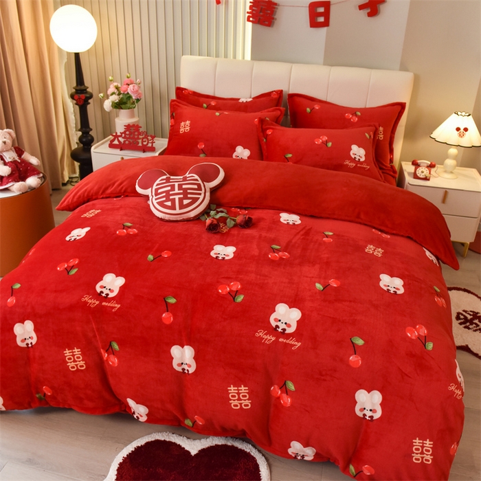 91家纺网 家纺一手货源 找家纺 曲之慕 2025新款高克重牛奶绒简约婚庆四件套 吾家有喜